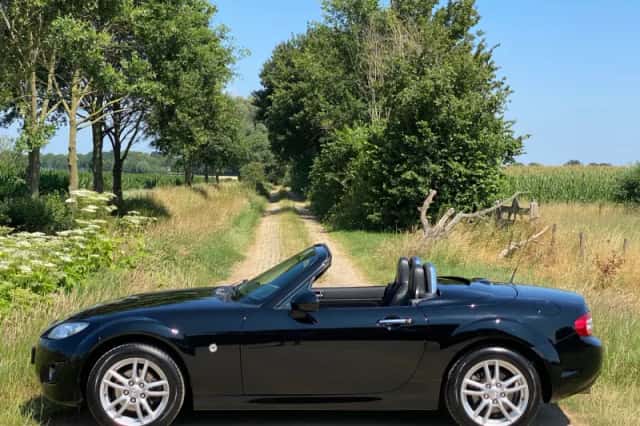 Mazda MX-5 (2009) thumbnail 2