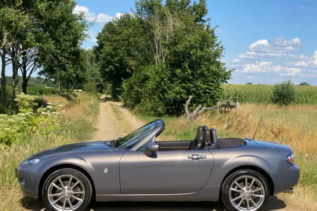 Mazda MX-5 (2008) thumbnail 2