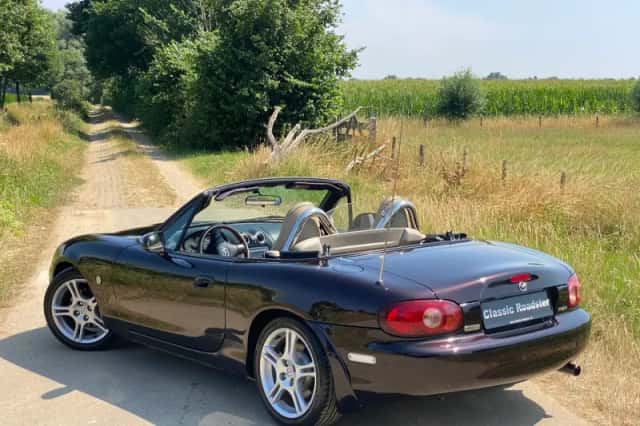 Mazda MX-5 (2004) thumbnail 3