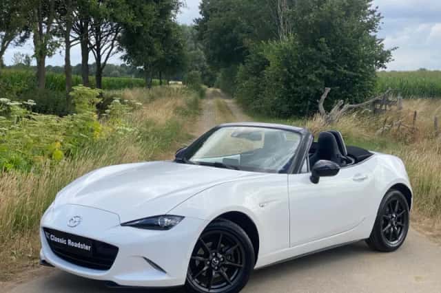 Mazda MX-5 (2015) thumbnail 1