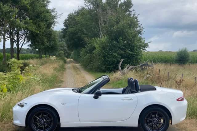 Mazda MX-5 (2015) thumbnail 2