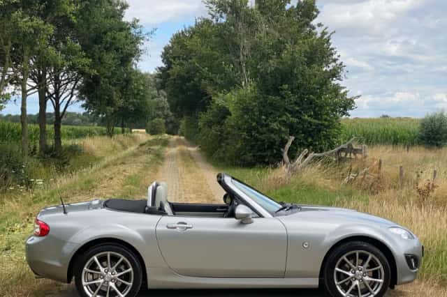 Mazda MX-5 (2011) thumbnail 5