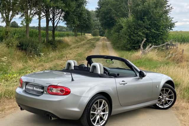 Mazda MX-5 (2011) thumbnail 6