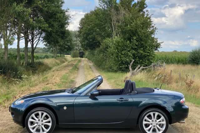 Mazda MX-5 (2006) thumbnail 2