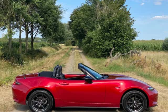 Mazda MX-5 (2015) thumbnail 6