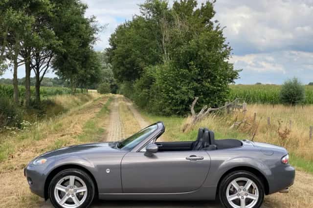 Mazda MX-5 (2006) thumbnail 2