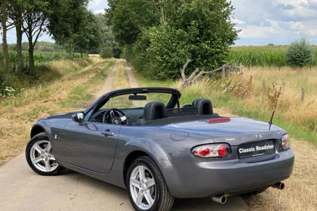Mazda MX-5 (2006) thumbnail 3