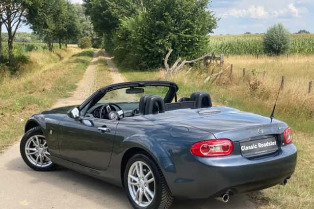 Mazda MX-5 (2010) thumbnail 3