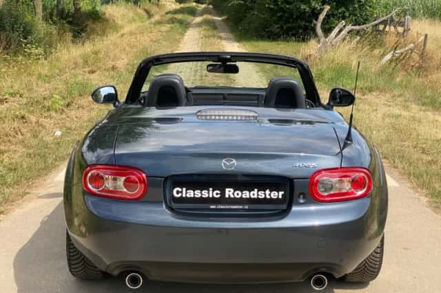 Mazda MX-5 (2010) thumbnail 4