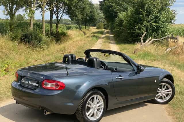 Mazda MX-5 (2010) thumbnail 5