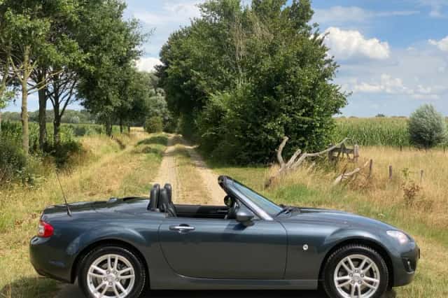 Mazda MX-5 (2010) thumbnail 6