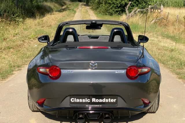 Mazda MX-5 (2016) thumbnail 4