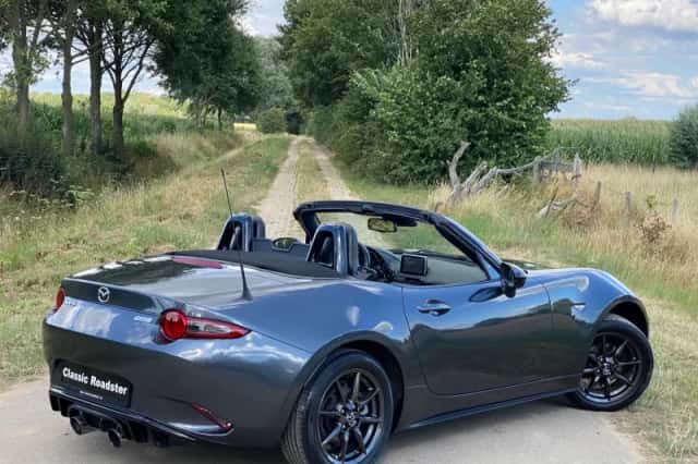 Mazda MX-5 (2016) thumbnail 5
