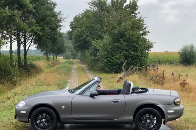 Mazda MX-5 (2004) thumbnail 2