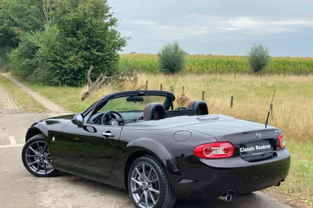 Mazda MX-5 (2012) thumbnail 3