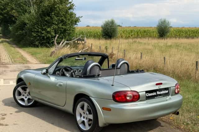 Mazda MX-5 (2003) thumbnail 3