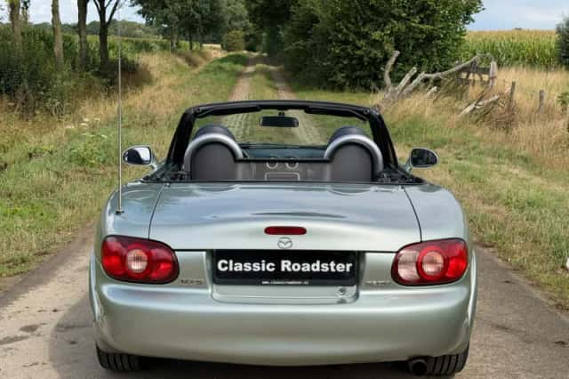 Mazda MX-5 (2003) thumbnail 4