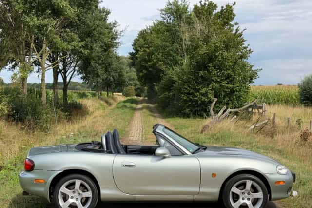 Mazda MX-5 (2003) thumbnail 6
