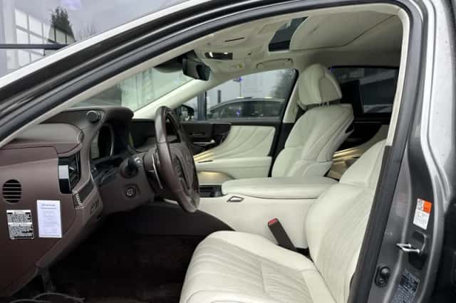 Lexus LS (2017) thumbnail 3