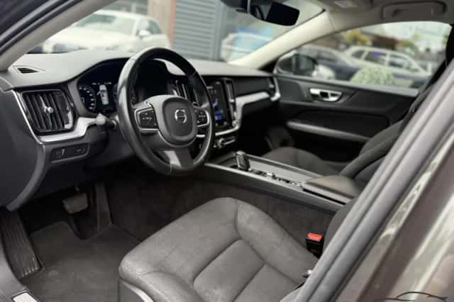 Volvo V60 (2020) thumbnail 3