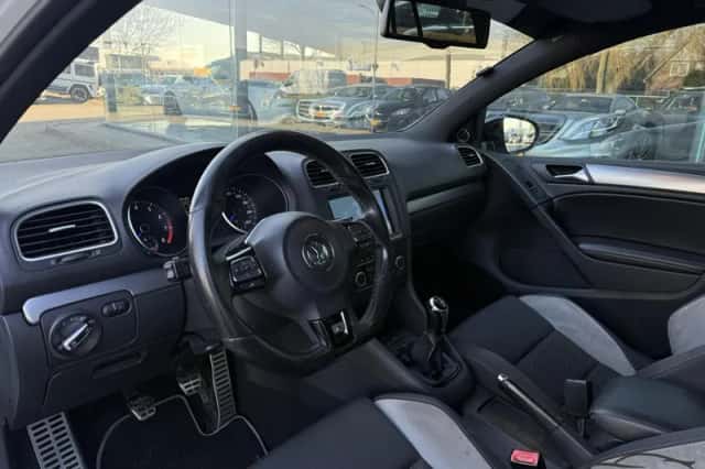 Volkswagen Golf (2010) thumbnail 3