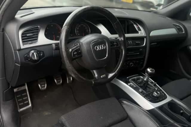 Audi A4 (2009) thumbnail 3