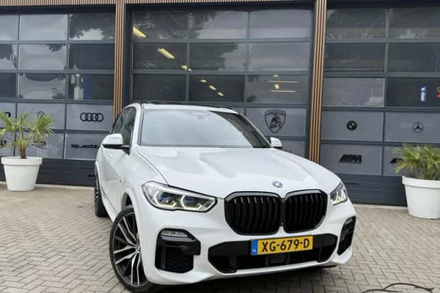 BMW X5 (2019) thumbnail 2