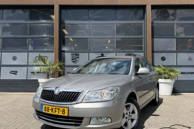 Škoda Octavia (2009) thumbnail 1