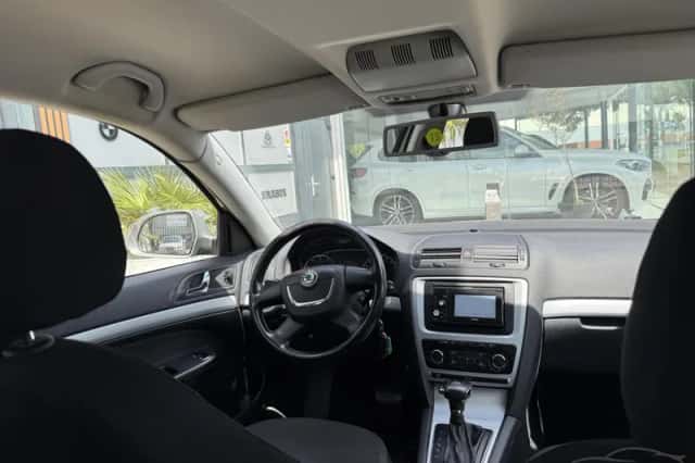 Škoda Octavia (2009) thumbnail 3