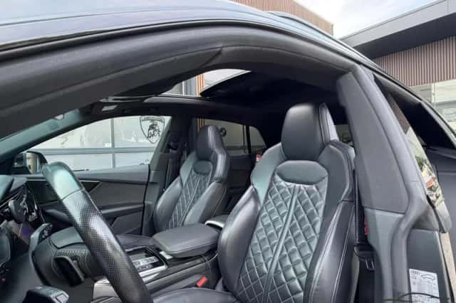 Audi Q8 (2018) thumbnail 2
