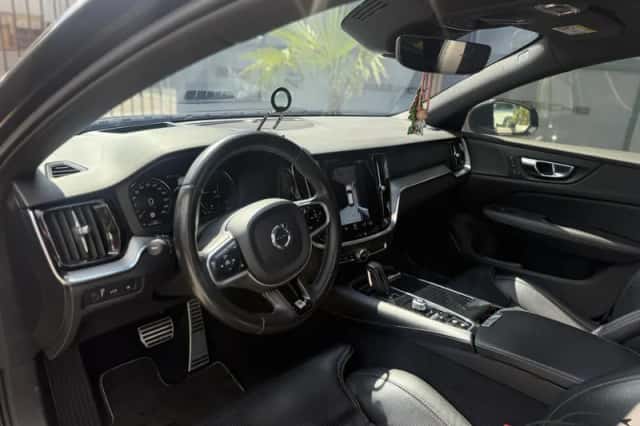 Volvo V60 (2020) thumbnail 3