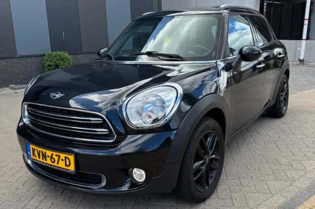 MINI Countryman (2015) thumbnail 1