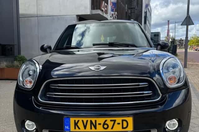 MINI Countryman (2015) thumbnail 2