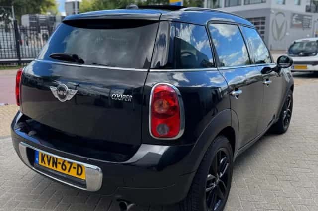 MINI Countryman (2015) thumbnail 4