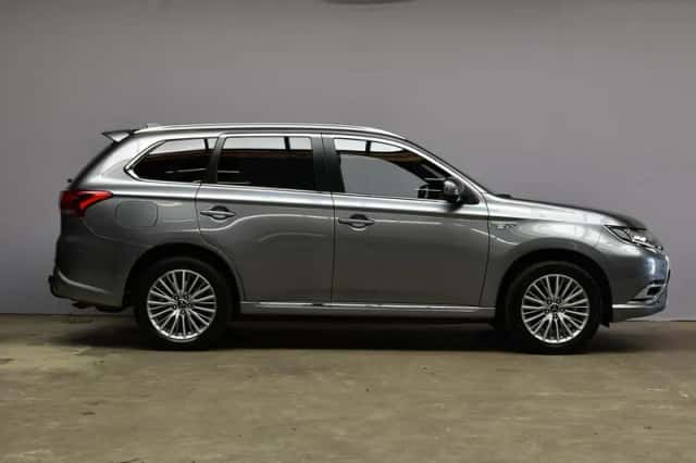 Mitsubishi Outlander (2020) thumbnail 4