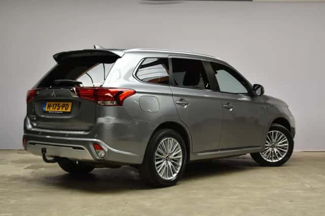 Mitsubishi Outlander (2020) thumbnail 5