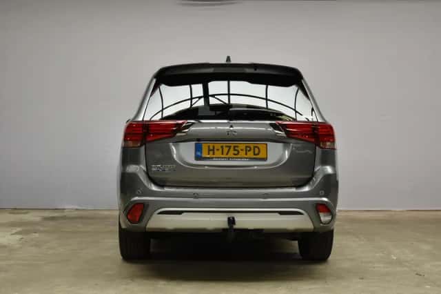 Mitsubishi Outlander (2020) thumbnail 6