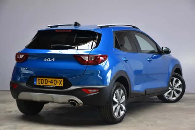 Kia Stonic (2024) thumbnail 4