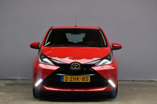 Toyota Aygo (2015) thumbnail 2