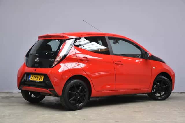 Toyota Aygo (2015) thumbnail 5