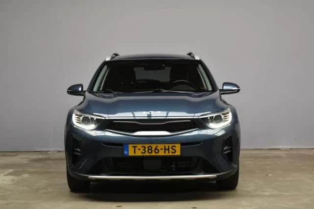 Kia Stonic (2022) thumbnail 2