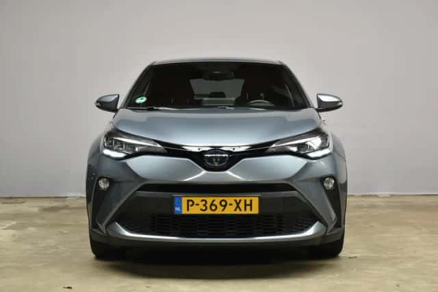 Toyota C-HR (2021) thumbnail 2