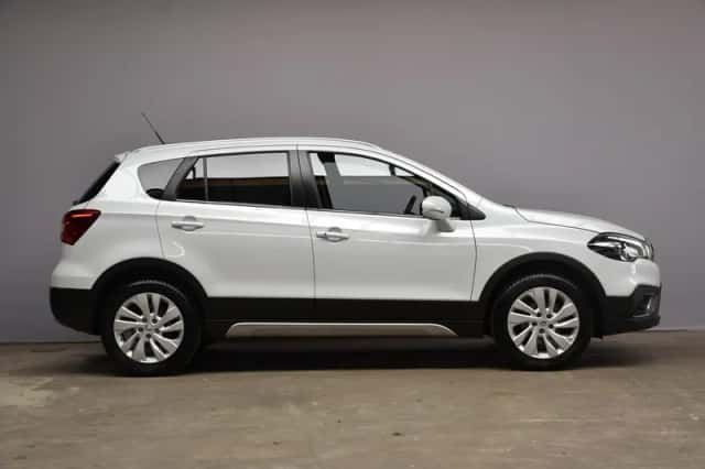 Suzuki S-Cross (2021) thumbnail 4