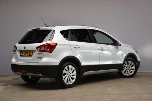 Suzuki S-Cross (2021) thumbnail 5