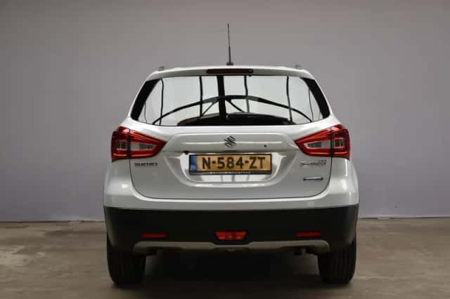 Suzuki S-Cross (2021) thumbnail 6