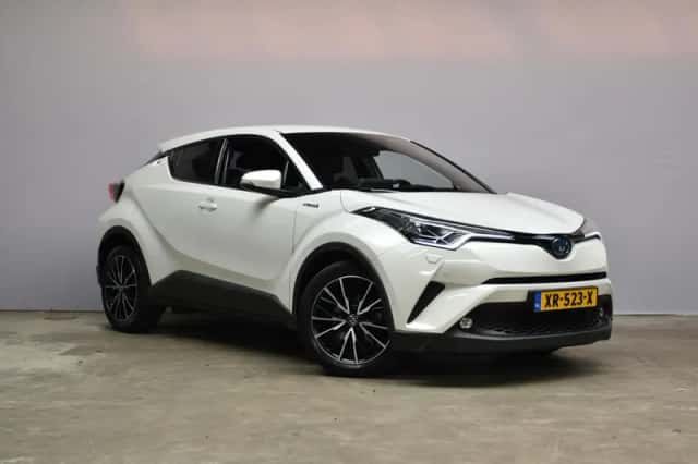 Toyota C-HR (2018) thumbnail 3