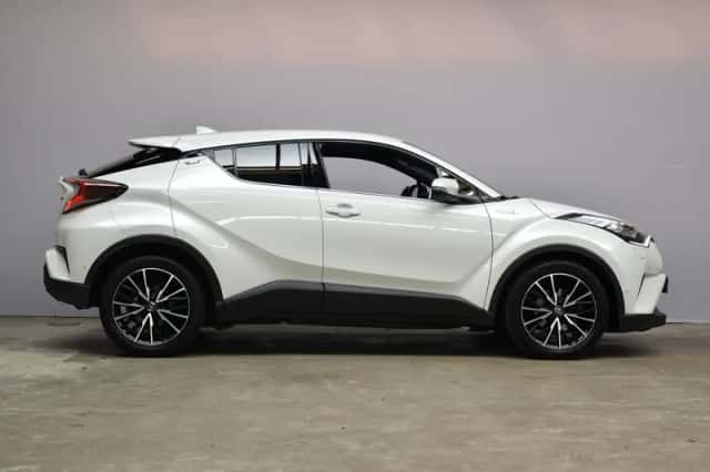 Toyota C-HR (2018) thumbnail 4