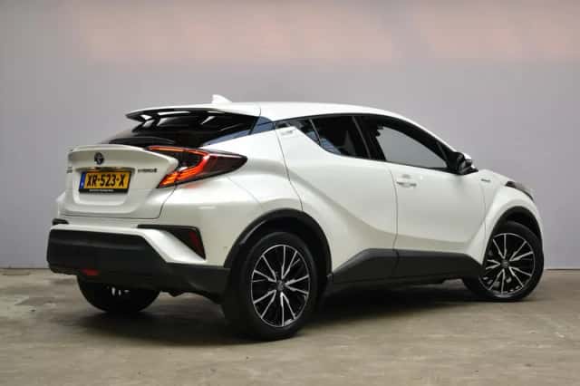 Toyota C-HR (2018) thumbnail 5