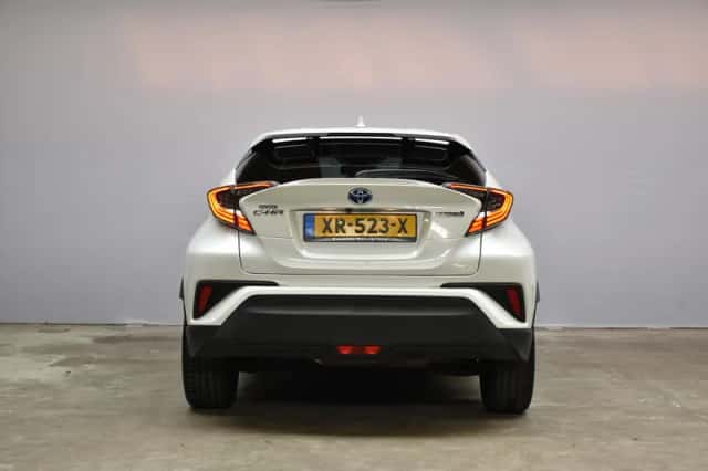Toyota C-HR (2018) thumbnail 6