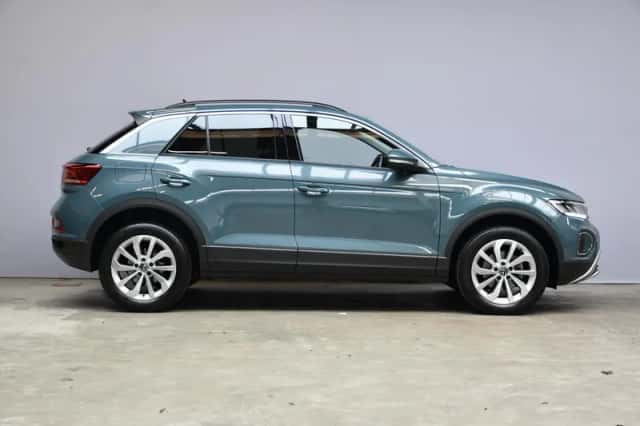 Volkswagen T-Roc (2023) thumbnail 4